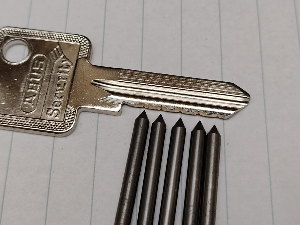 First attempt at a bump key. Not working. Help? : r/lockpicking